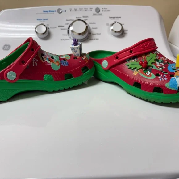 Disney Crocs Red and Green Holiday Clogs - Picture 5 of 7